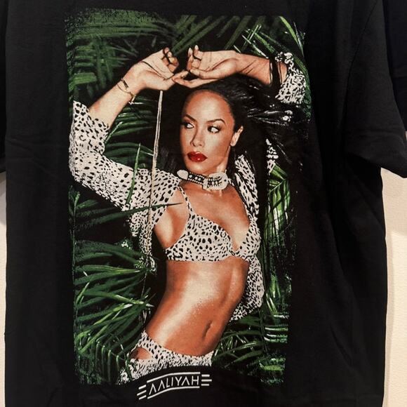 Aaliyah Short Sleeve Graphic T-Shirt New with Tags Large - Picture 3 of 5